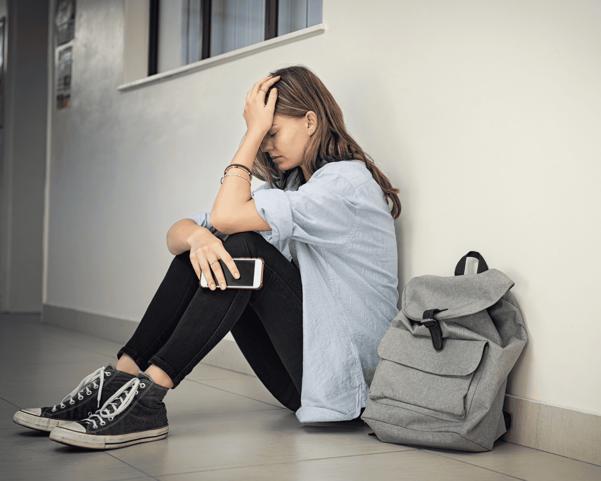 Students who are struggling with stress symptoms in school may have issues with sleep Students who are struggling with stress symptoms in school may have issues with sleep, feeling overwhelmed, or other troubling symptoms.